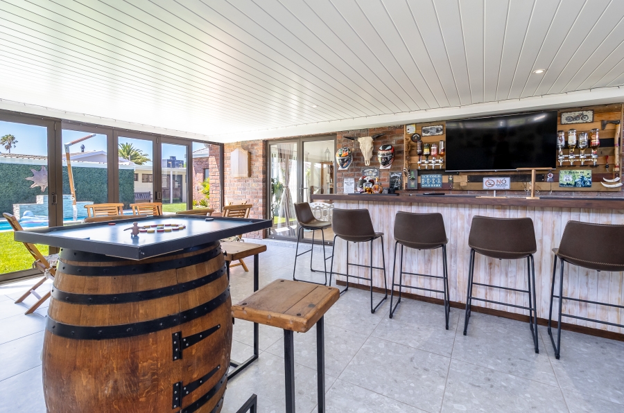 4 Bedroom Property for Sale in Kirstenhof Western Cape